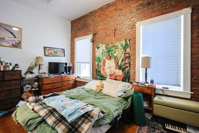 Building Photo - 22 Adamson St Unit 2A