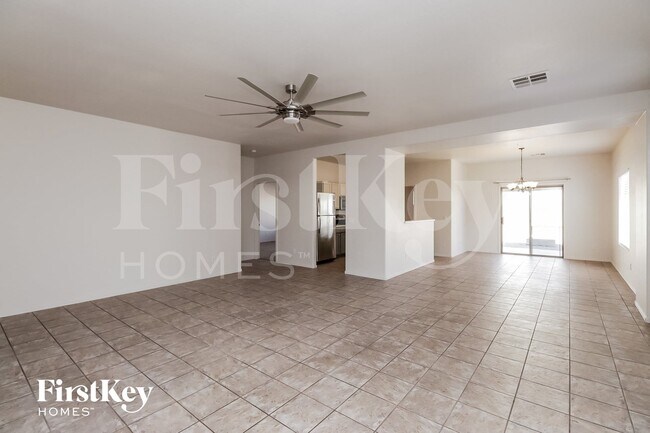 Photo - 398 E Cheyenne Rd
