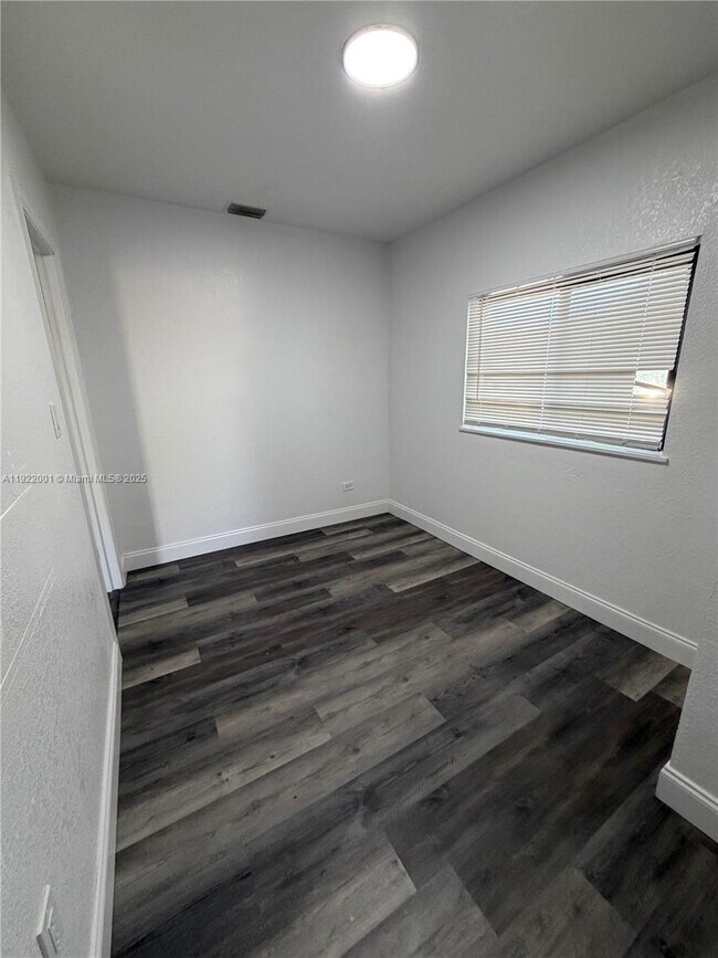 Photo - 1071 SW 11th Ct Unit 2