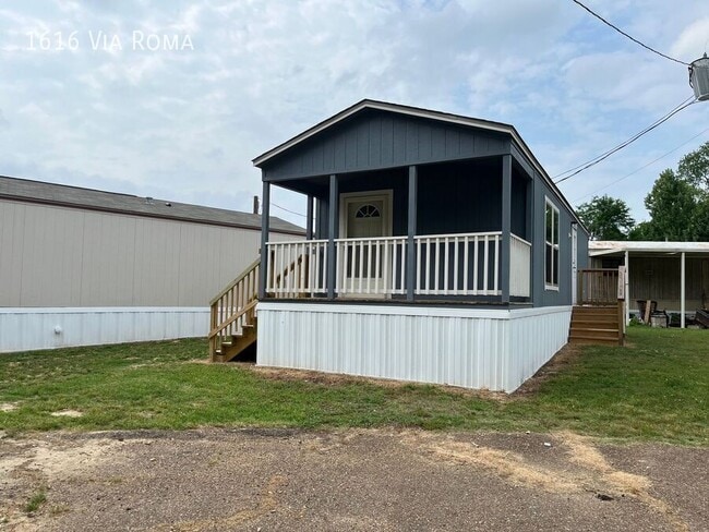 Building Photo - 1616 Via Roma Dr