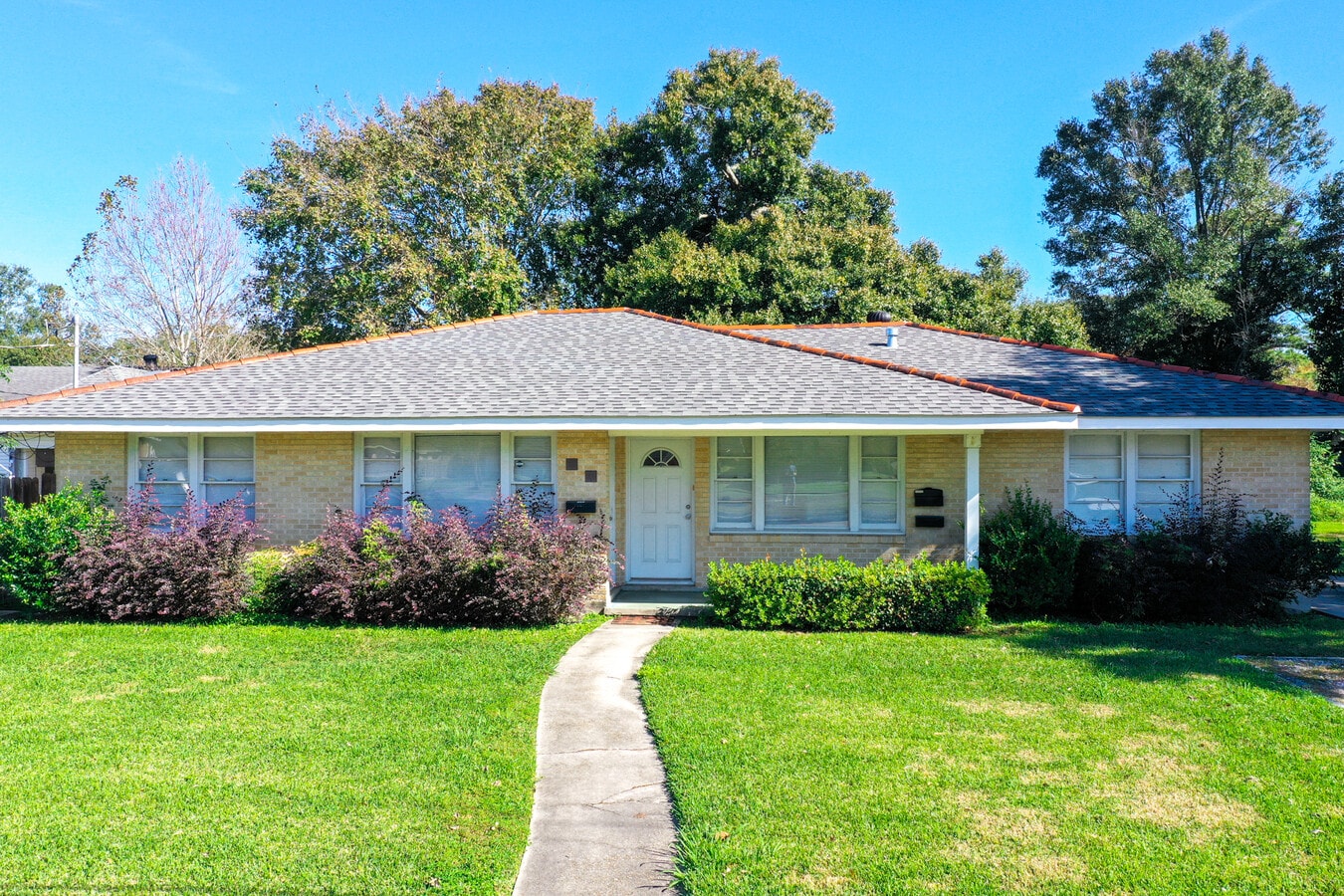Photo - 209 Transcontinental Dr