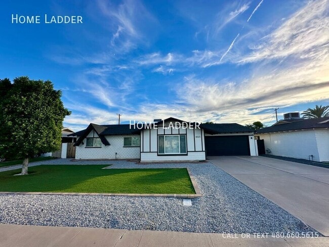 Building Photo - 8323 E Sells Dr