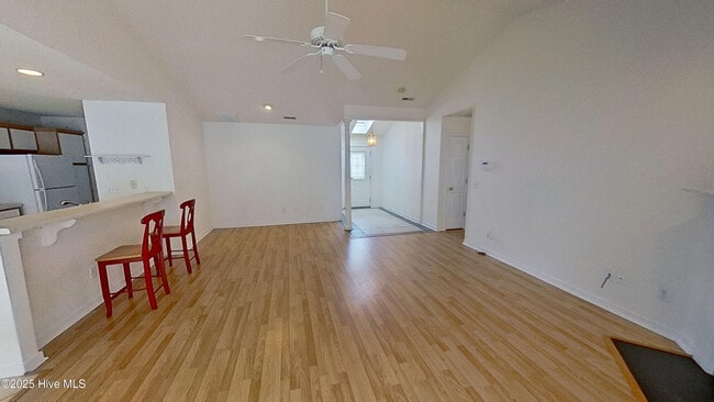 Photo - 303 Putnam Dr