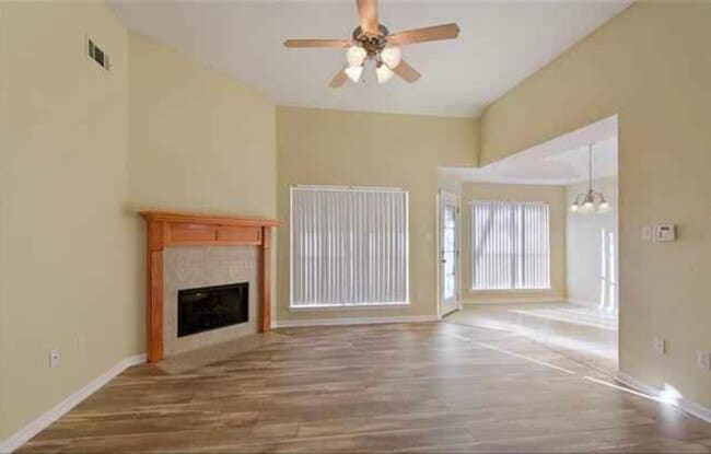 Photo - 608 S Cypress St