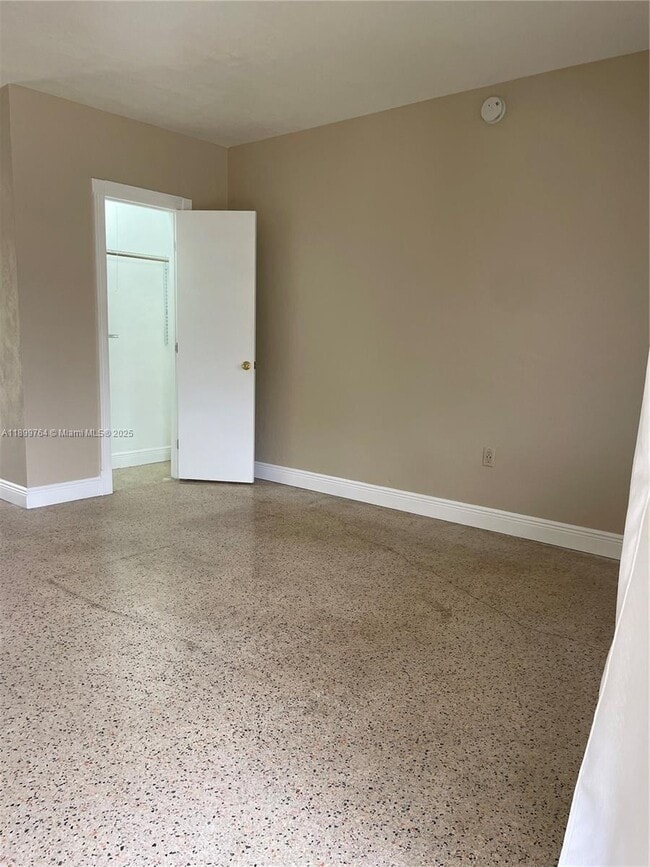 Photo - 940 SW 4th Ave Unit 2