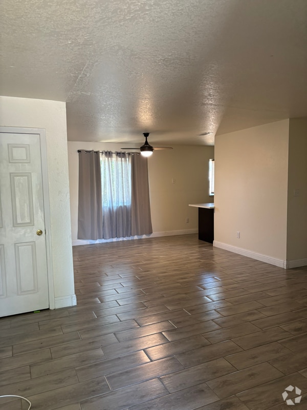 Building Photo - 2118 Park St Rental