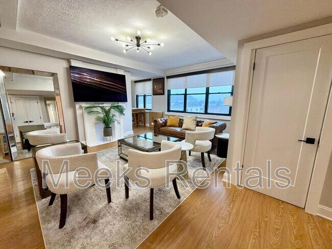 Photo - 1108 Kanawha Blvd E