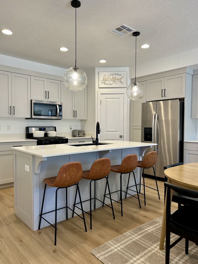 Building Photo - 832 S American Beech Ln