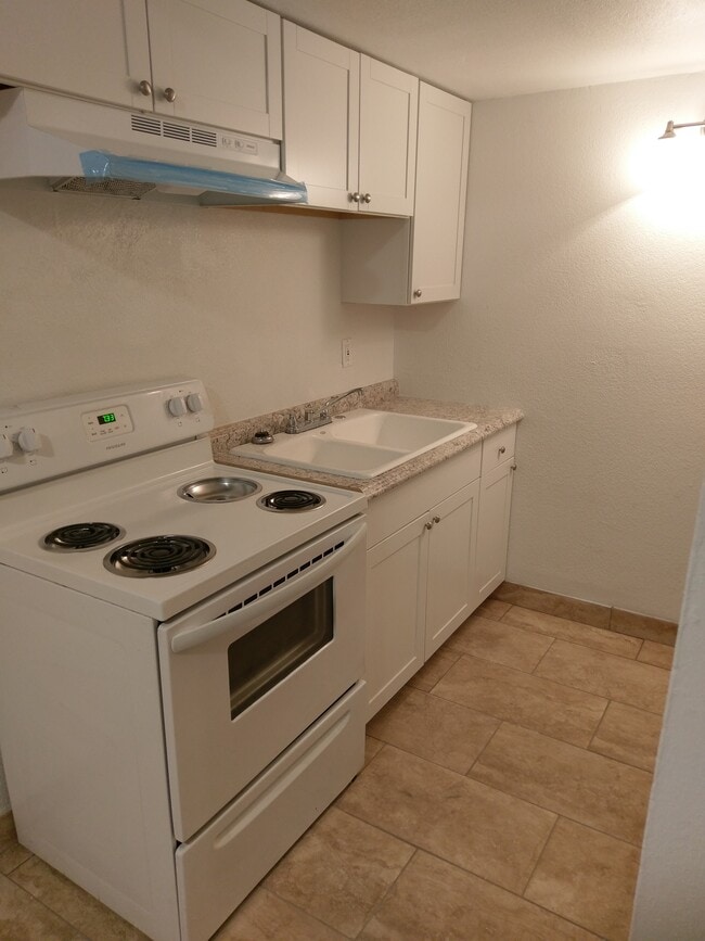 Photo - Monterey Palms Apartments