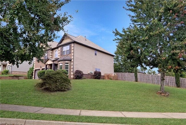 Photo - 958 Nevis Way