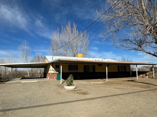 Building Photo - 3 Bedroom 2 Bathroom Top Level Duplex available for rent in Aztec, NM