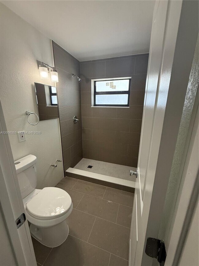 Photo - 100 SW 6th St Unidad 3