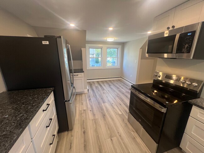 Photo - 192 Warner St Unit Updated 3 Bedroom