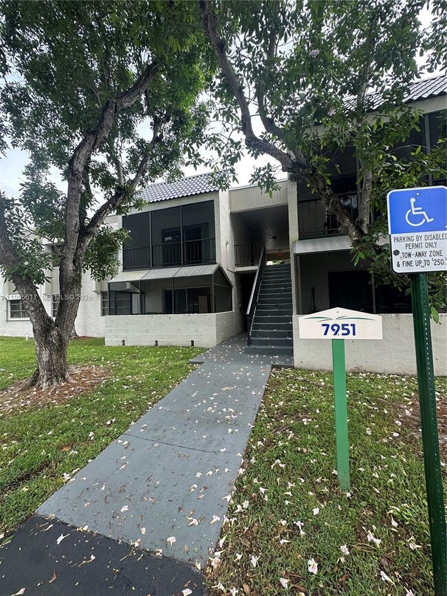 Building Photo - 7951 SW 104th St Unit 209D