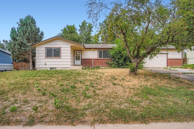 Building Photo - Spacious 5-Bedroom Home in Desirable Cente...