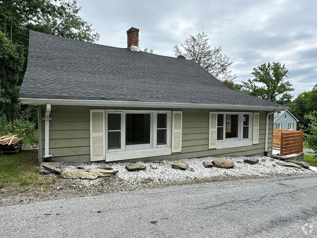 Building Photo - 7 Cedar St Rental