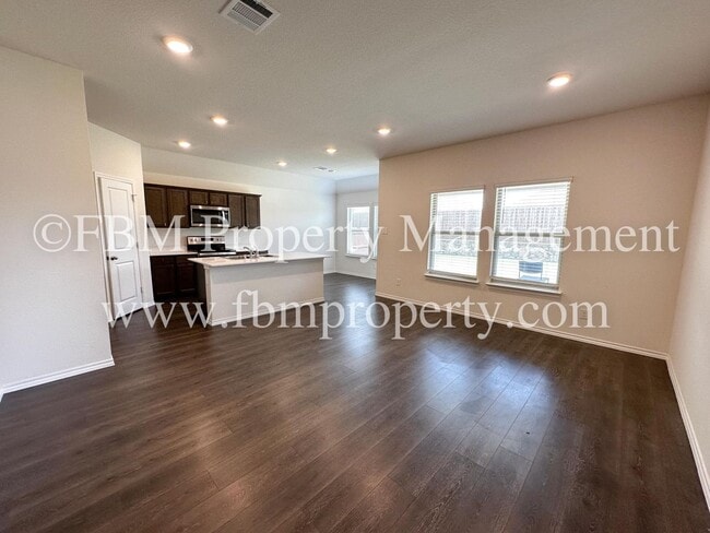 Photo - 264 Thoroughbred St