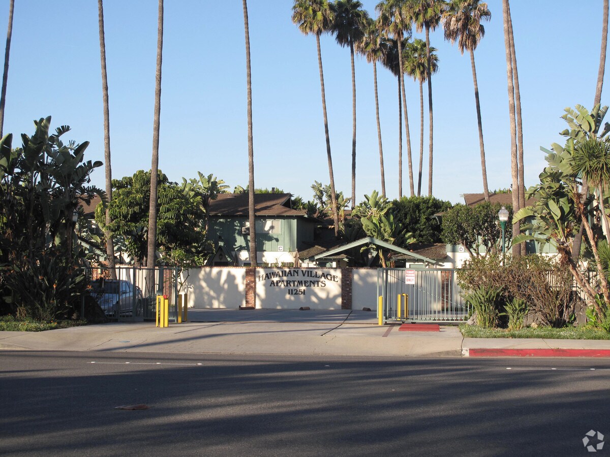 Photo - Hawaiian Village