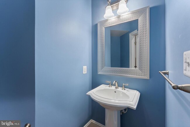 Building Photo - 612 Samantha Ct