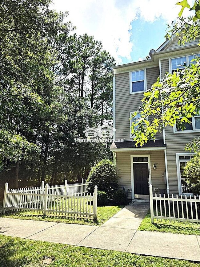 Photo - Great 3-bedroom End Unit! Unit APT 100
