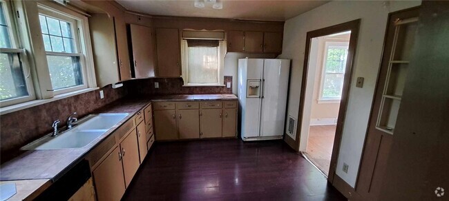 Building Photo - 30 Hollywood Ave Rental
