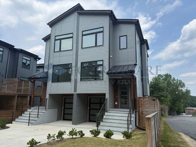 Photo - Modern 4-Bed / 4 Bath Townhome with Fireplace, Outdoor Spaces & Fenced Yard – Inside the Beltline...