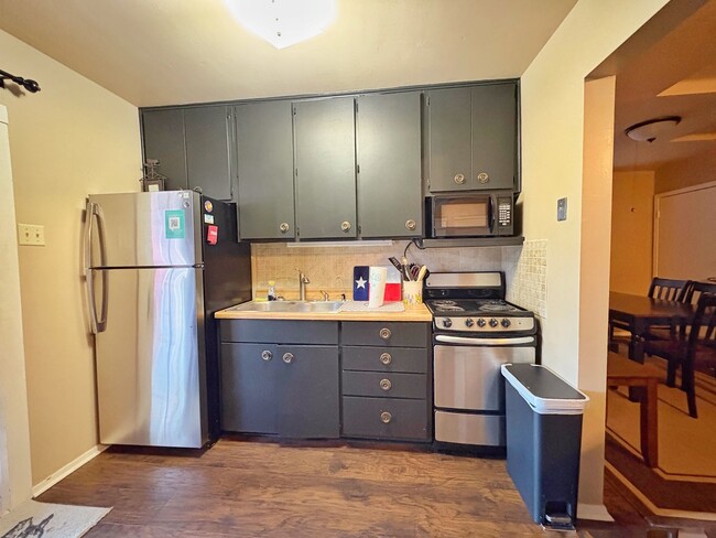 Photo - Fully Furnished 2/1