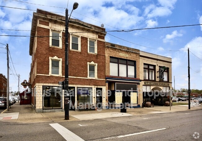 Building Photo - 111 Lincoln Way W Unit 4 Rental