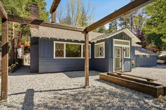 Photo - 54025 Strawberry Valley Dr