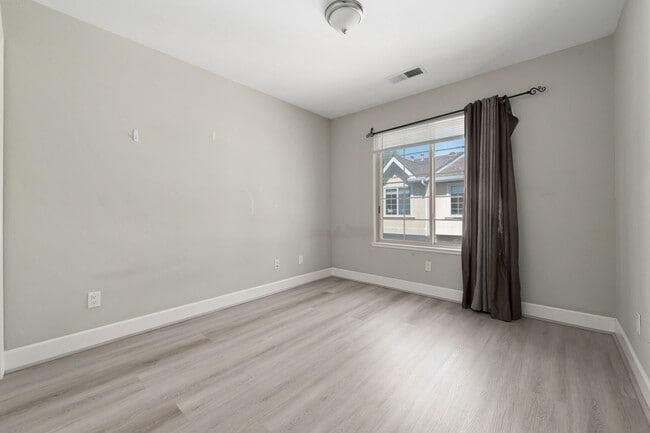 Photo - 3 bedroom 2.5 bath townhome with multiple levels!