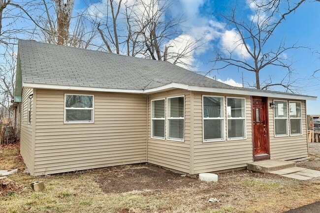Photo - 305 Bass Ave