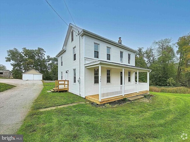 Building Photo - Renovated Farmhouse - Hanover Pa