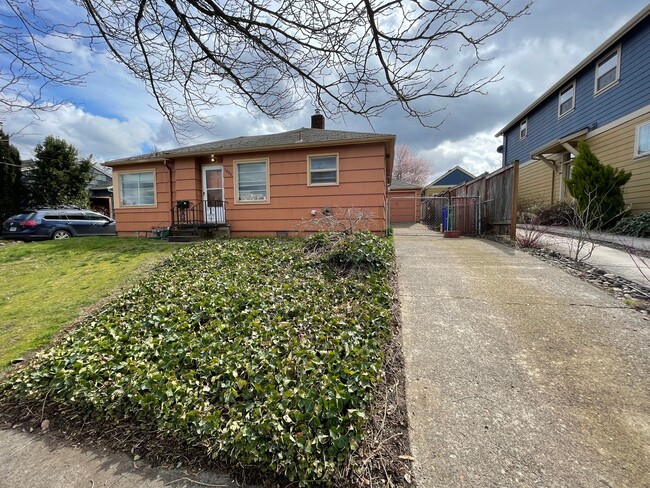 Photo - 2Bd 1 Ba Classic NE Portland Home With Fenced Backyard! Washer/Dryer Hookups.