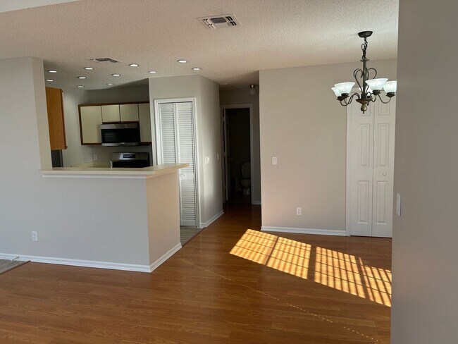 Photo - 645 Stafford Terrace Unidad 162