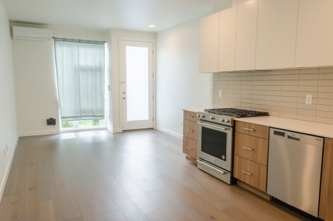 Photo - 2Bd/2Ba Seattle Townhouse