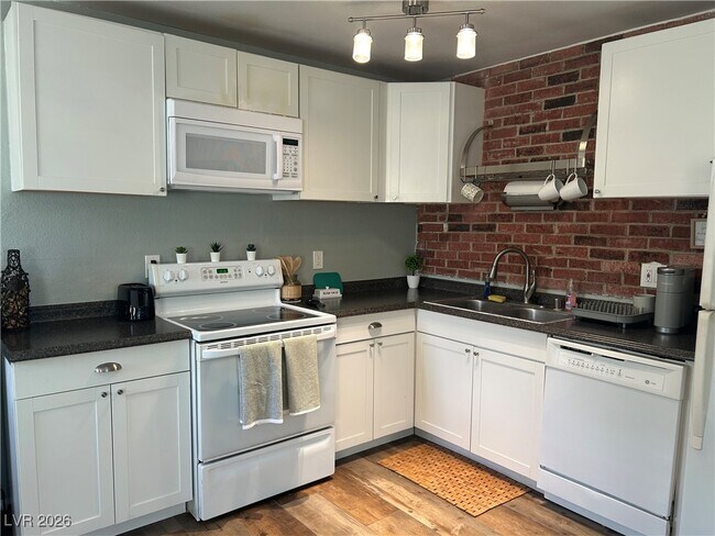 Photo - 1358 Lorilyn Ave Unit 4