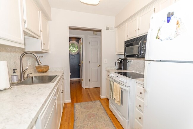 Photo - 2429 Avenham Ave SW