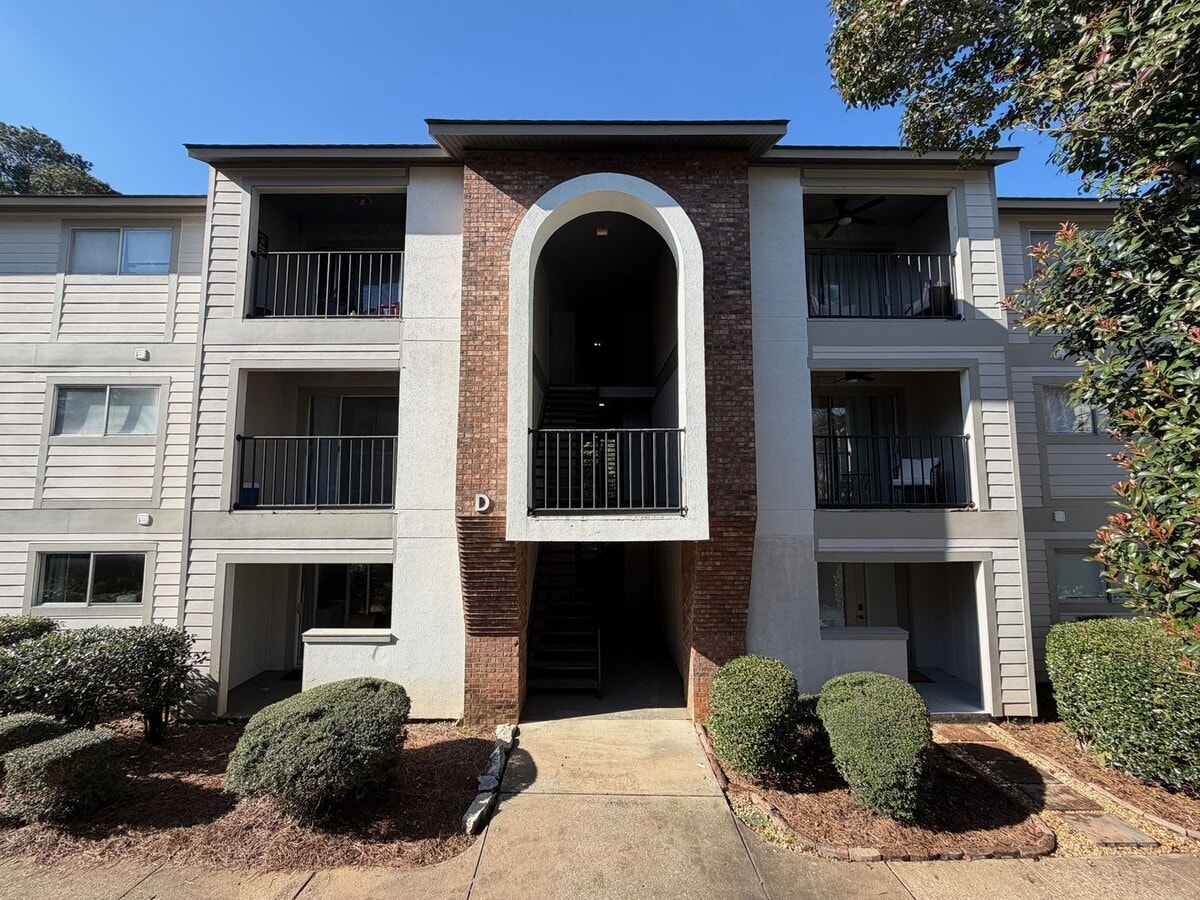 Photo - Court Square D-202