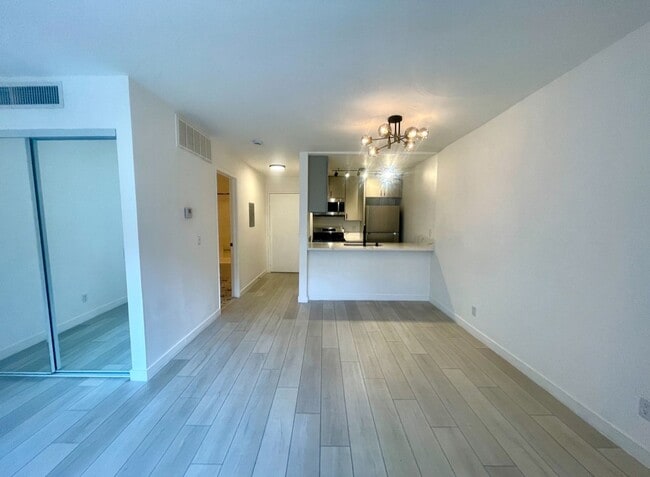 Building Photo - Modern Studio in Gated Van Nuys Community ... Unit 2