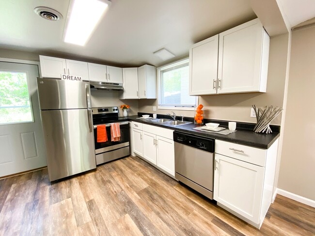 Building Photo - 1721 Baird St