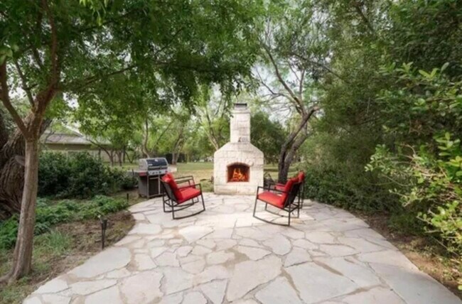 Photo - 203 Hi Cir W