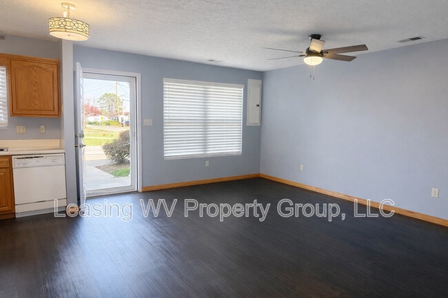 Photo - 3172 Putnam Ave