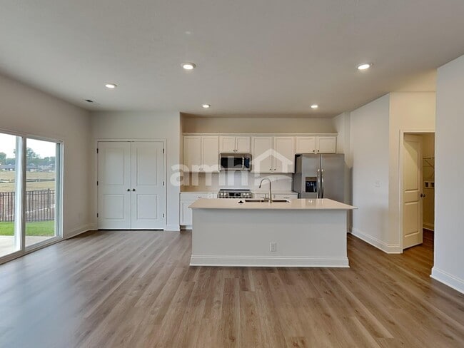 Photo - 9151 Henley Ave