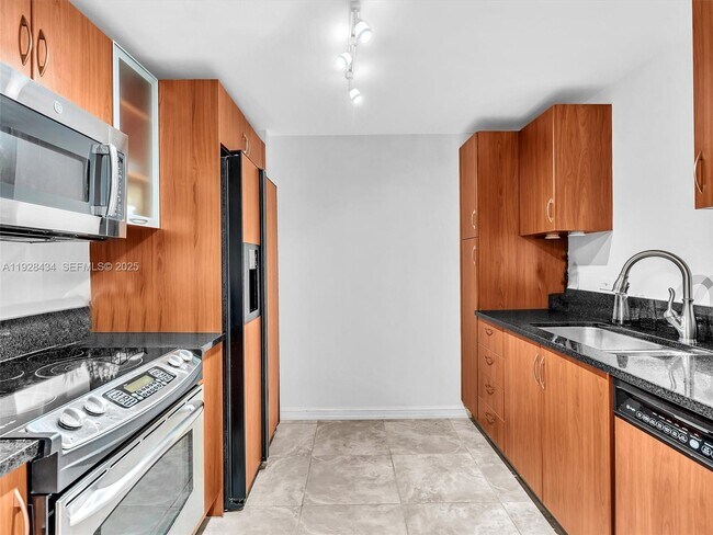 Photo - 18800 NE 29th Ave Unit 822