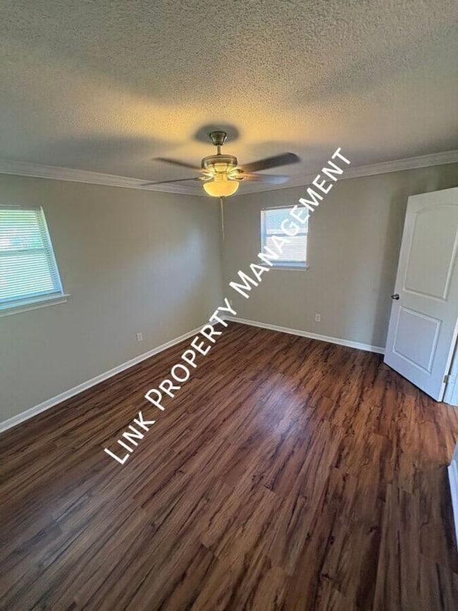 Photo - 4911 Marylin Ln