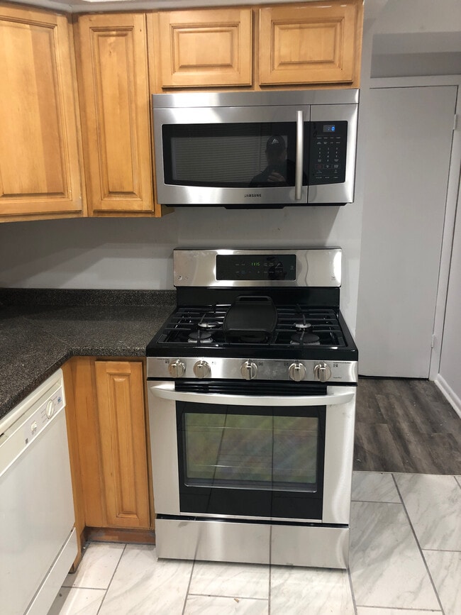 Building Photo - 138 E Rittenhouse St