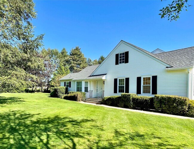 Photo - 2555 Youngs Ave