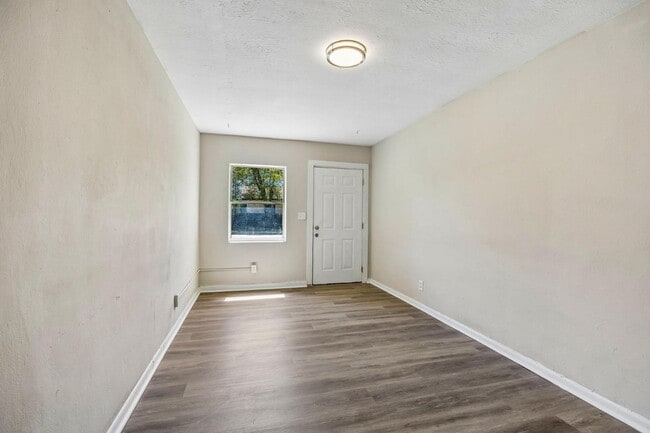 Photo - 1629 E 9th St