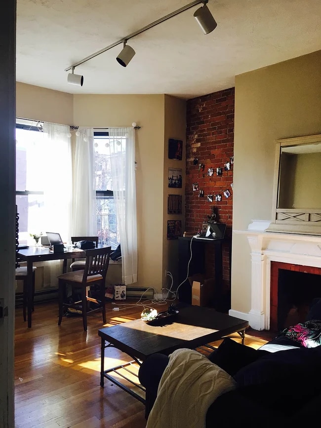 Building Photo - 47 Hereford St Unit 1R Rental