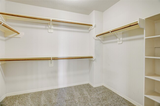 Photo - 7630 N Linpar Ct